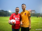 乐动体育平台-津门虎刚战胜泰山！于根伟就做出重大决定，直接通知多位主力离队