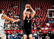 乐动体育登录-杨瀚森15分三分6中3均创新高！开拓者险胜鹈鹕