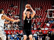 乐动体育登录-杨瀚森15分三分6中3均创新高！开拓者险胜鹈鹕
