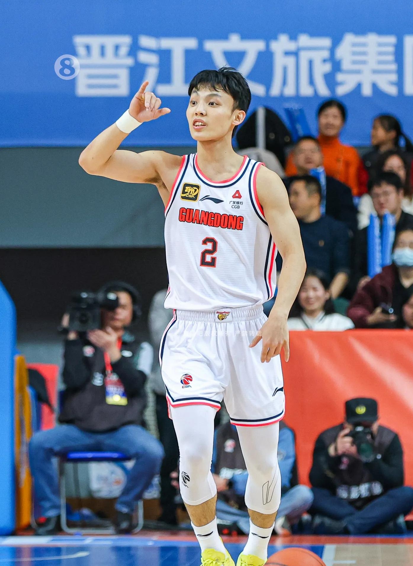 包含广东男篮实现逆袭，临场调整带动胜利的词条