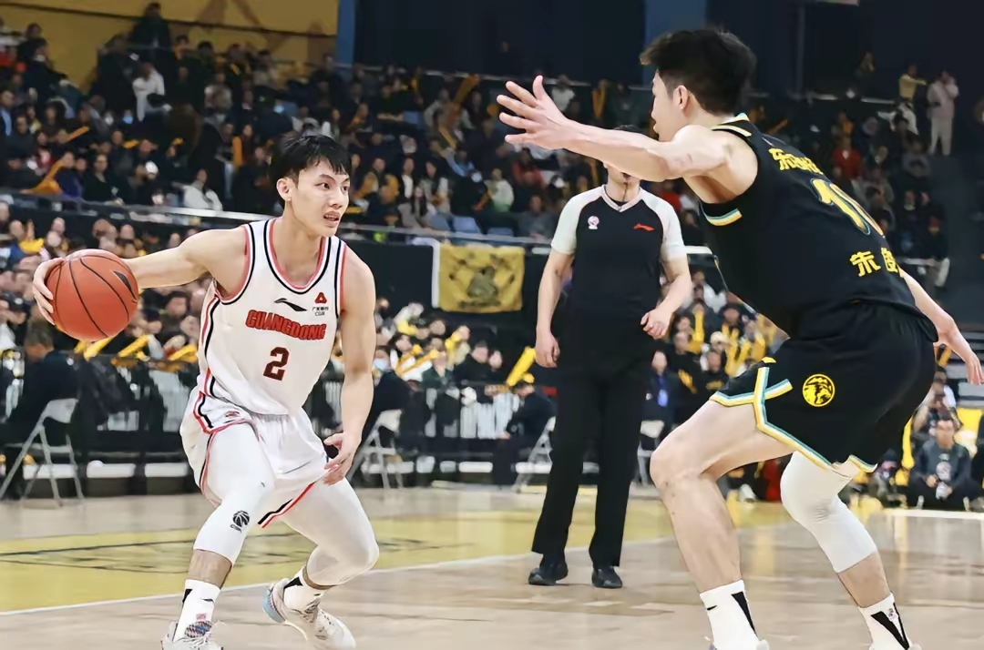 广东宏远队力争夺冠，壮志凌云再战球场的简单介绍