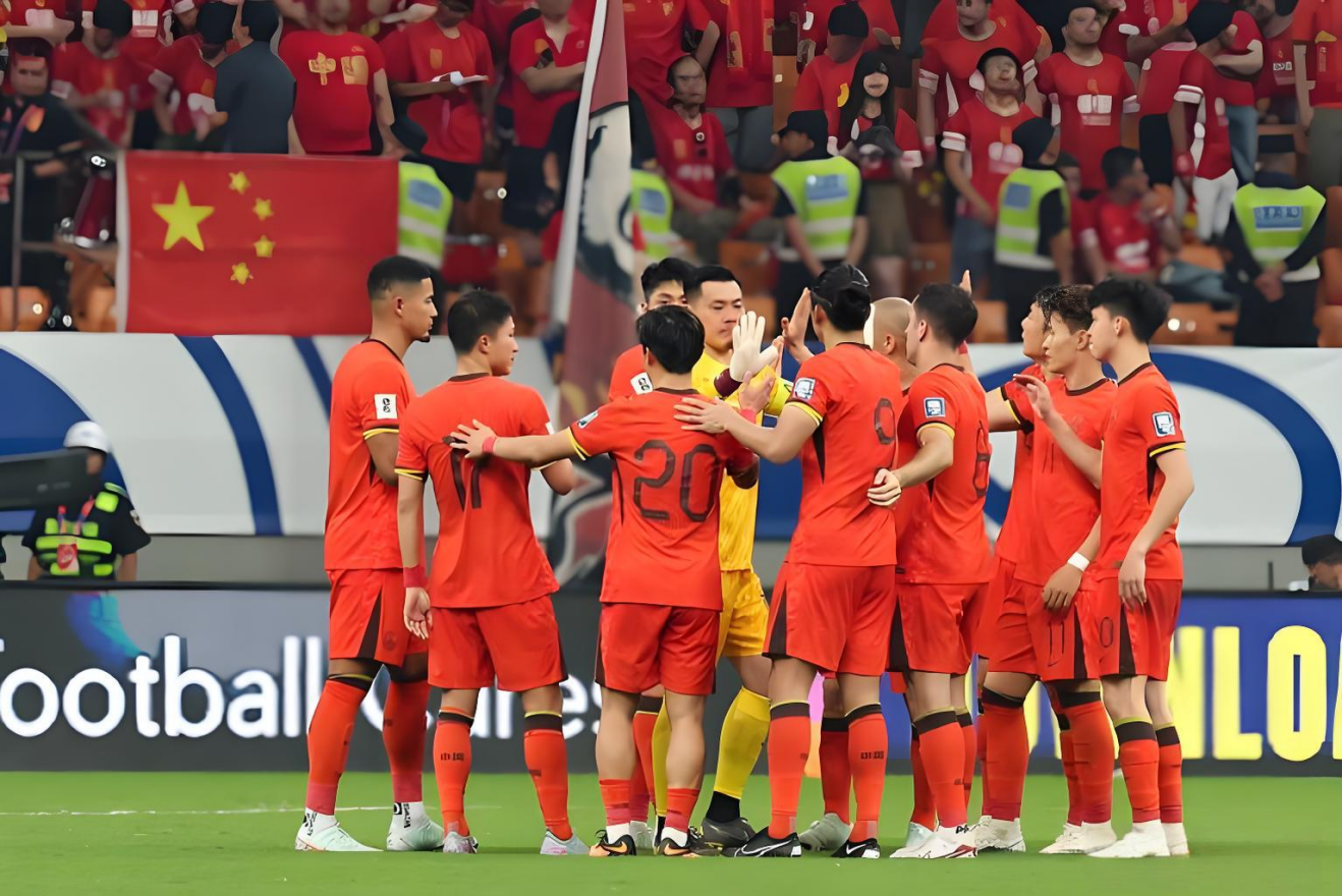 包含国足放弃9月集训，选帅条件曝光：身体健康、年富力强，团队年薪不超200万欧的词条