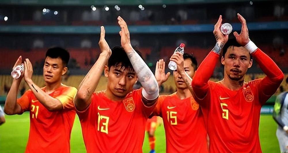 国足队史唯一一次！体坛：霍顿下课有十五六名国脚站出来公开反对