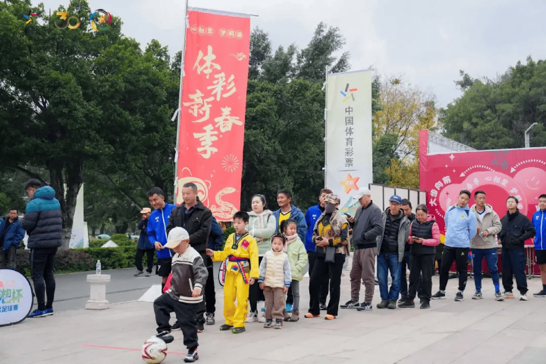关于重庆市民踊跃参与，感受足球文化魅力的信息