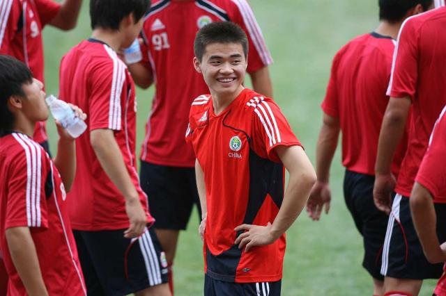 韩媒点评王钰栋：踢法太独对阵韩日几乎没有存在感